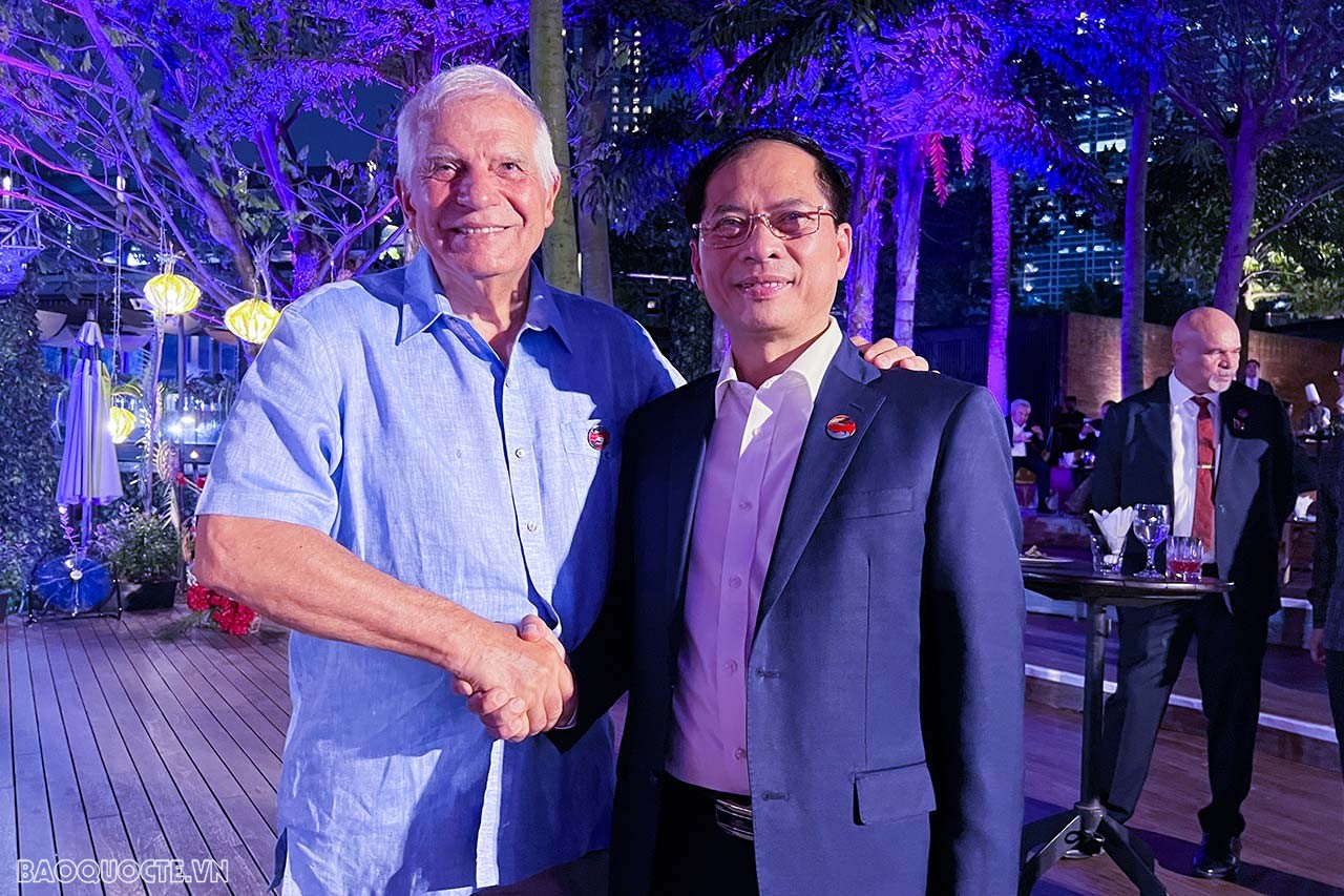 AMM-56: Foreign Minister Bui Thanh Son meets US, EU partners