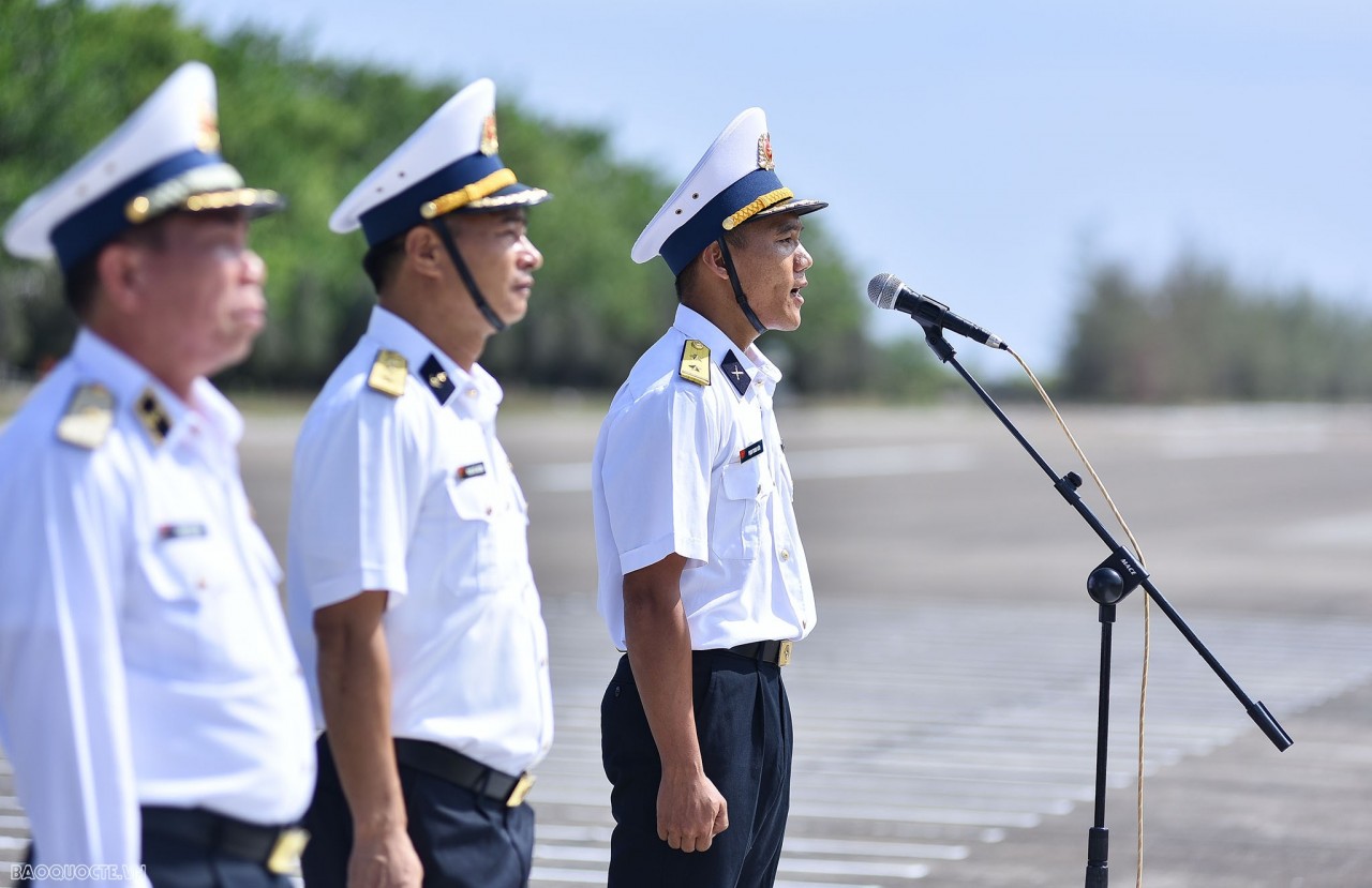 Images of the flag raising ceremony on Truong Sa island