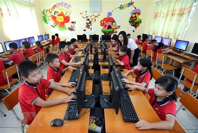 Teachers need to change to adapt in digital era: Prof. People's Teacher Nguyen Lan Dung