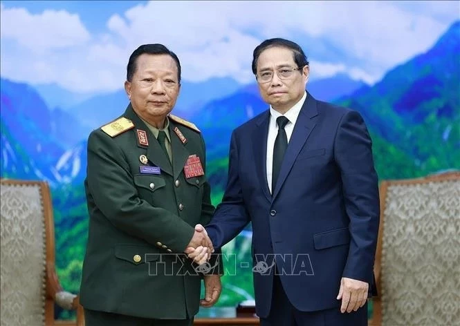 PM Pham Minh Chinh hosts Lao Deputy PM, Defence Minister General Chansamone Chanyalath
