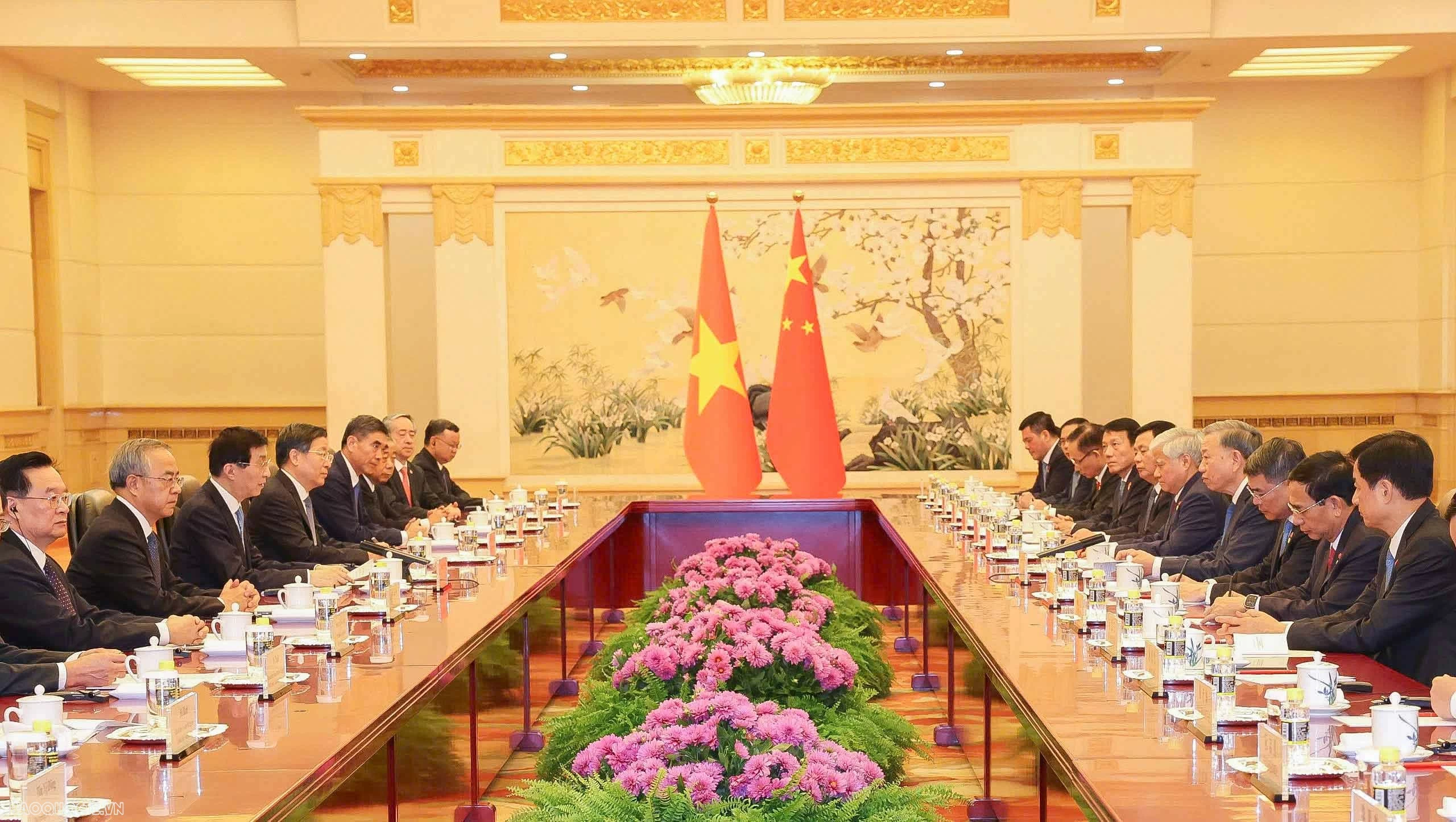 General Secretary, President To Lam meets Chinese Front leader Wang Huning