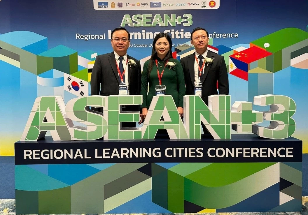 Đoàn đại biểu của thành phố Sơn La tham dự Hội nghị. Đoàn đại biểu của thành phố Sơn La tham dự Hội nghị.