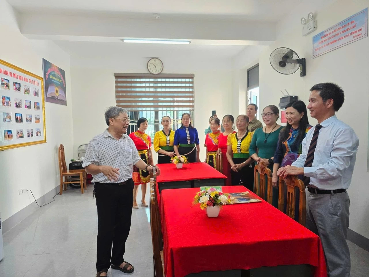 Thành phố Sơn La chia sẻ về việc xây dựng thành công các mô hình học tập cộng đồng hiệu quả như Ngôi nhà trí tuệ và Tủ sách nhân ái. Thành phố Sơn La chia sẻ về việc xây dựng thành công các mô hình học tập cộng đồng hiệu quả như Ngôi nhà trí tuệ và Tủ sách nhân ái.