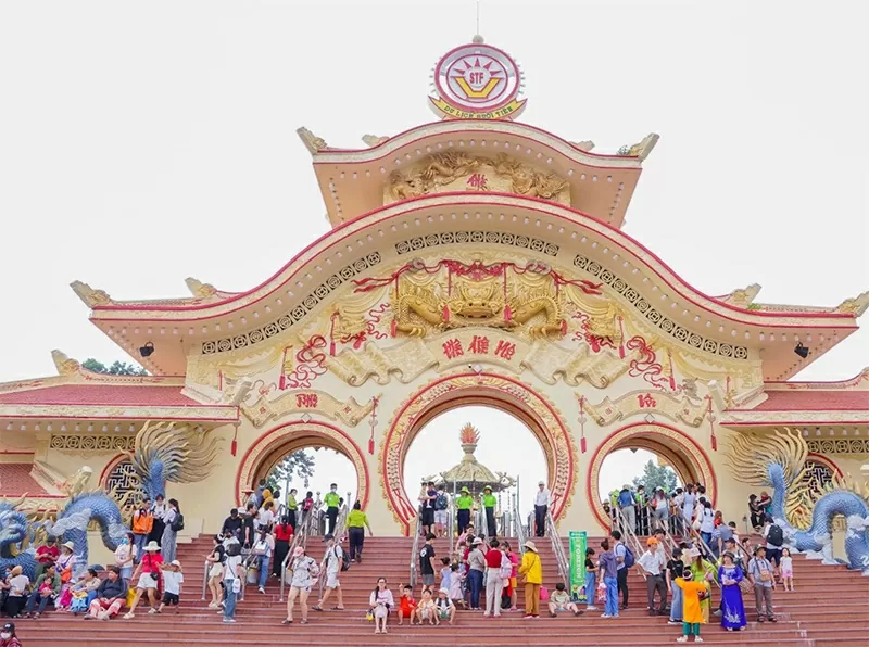 Suoi Tien Theme Park– An international cultural destination and the colorful southern fruit festival