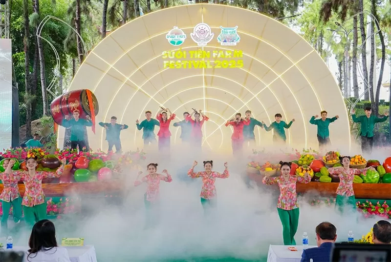 Suoi Tien Theme Park– An international cultural destination and the colorful southern fruit festival