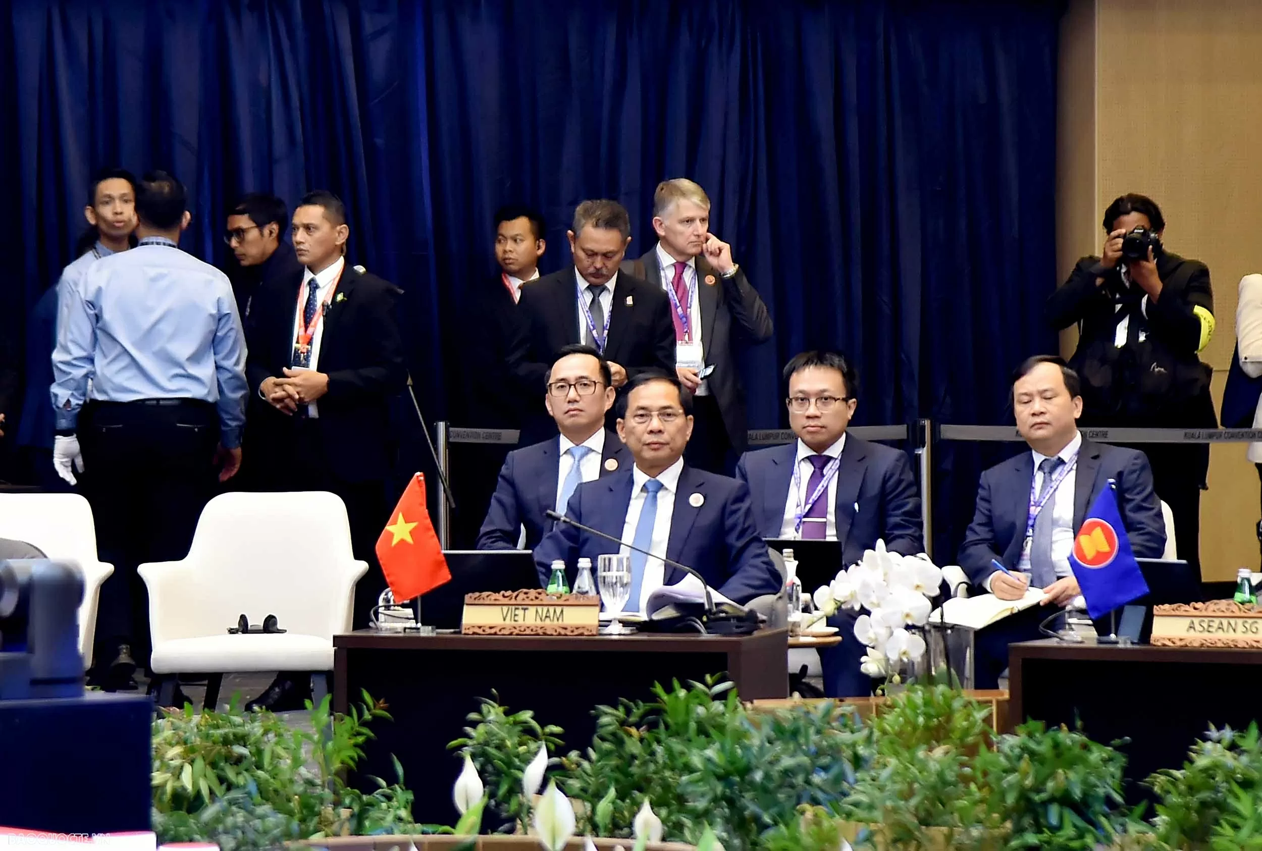 Deputy PM, FM Bui Thanh Son calls for reforms to reinforce ARF’s role amidst global complexity Deputy PM, FM Bui Thanh Son calls for reforms to reinforce ARF’s role amidst global complexity