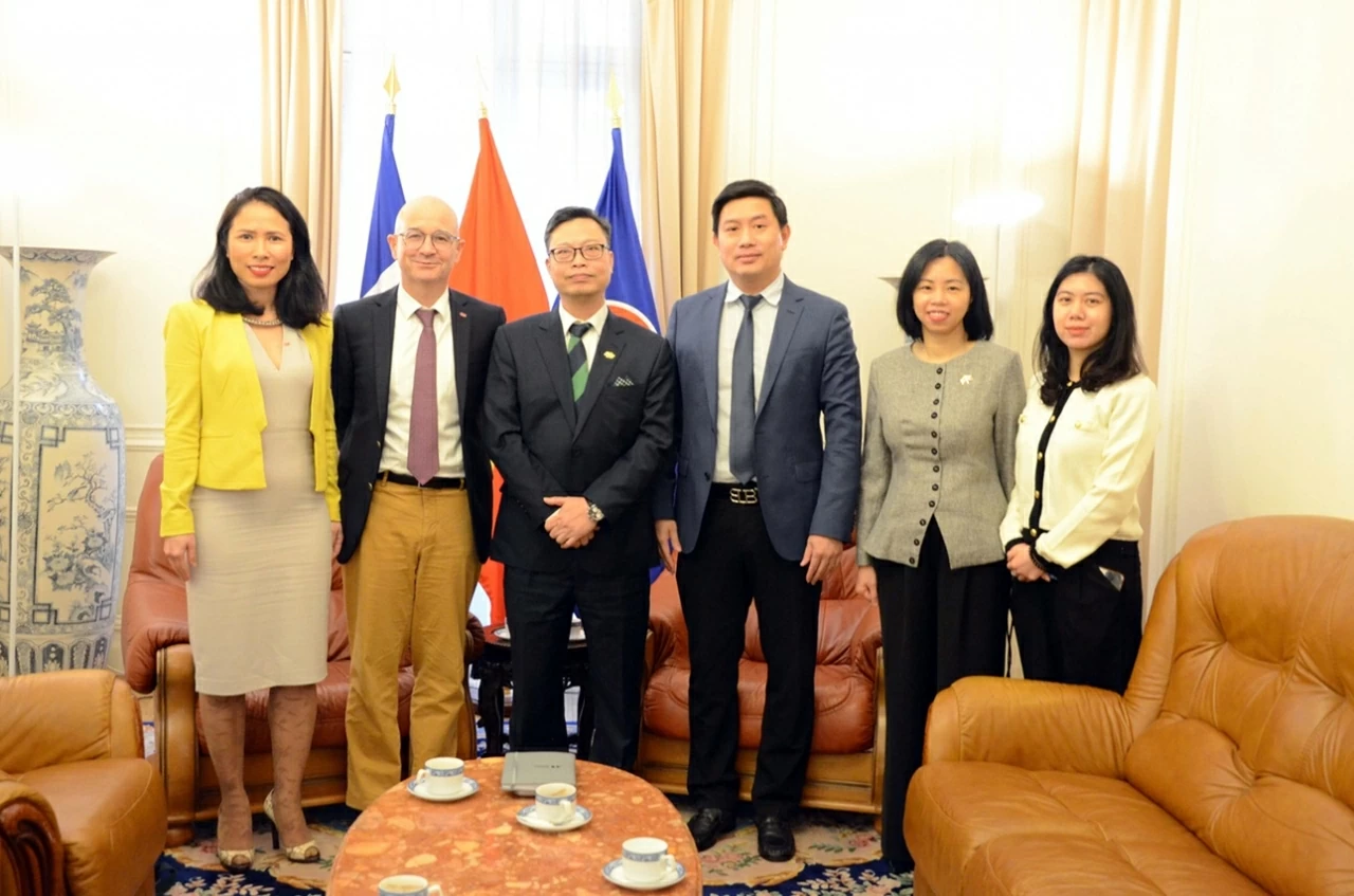 Vietnamese Ambassador discusses nuclear energy cooperation with Assystem Vietnamese Ambassador discusses nuclear energy cooperation with Assystem