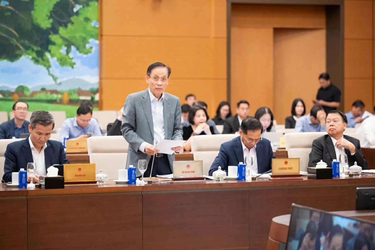 NA Standing Committee session: Enhancing efficiency of Vietnamese representative missions abroad in the new context. NA Standing Committee session: Enhancing efficiency of Vietnamese representative missions abroad in the new context.