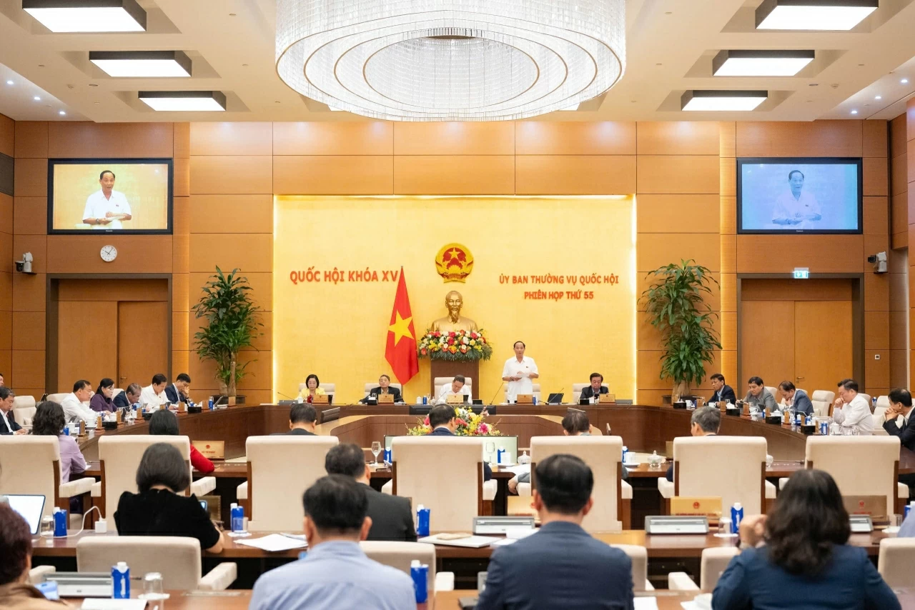NA Standing Committee session: Enhancing efficiency of Vietnamese representative missions abroad in the new context. NA Standing Committee session: Enhancing efficiency of Vietnamese representative missions abroad in the new context.