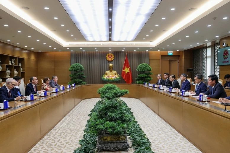 Prime Minister Le Minh Hung receives Cuban Ambassador to Vietnam Rogelio Polanco Fuentes Prime Minister Le Minh Hung receives Cuban Ambassador to Vietnam Rogelio Polanco Fuentes