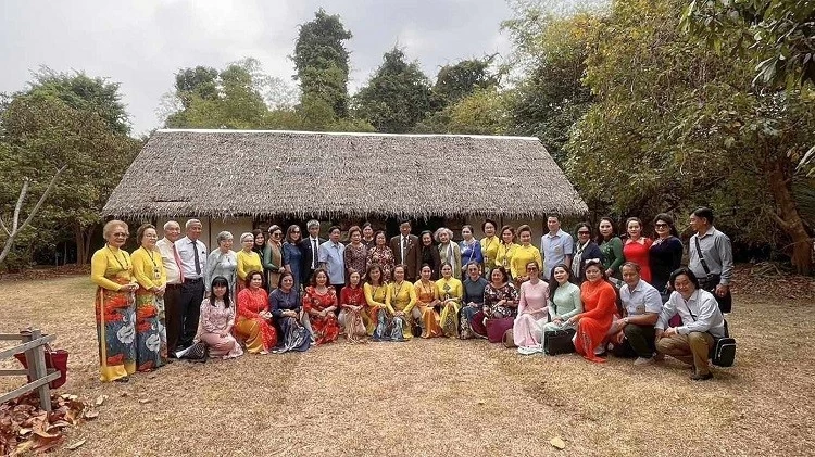 Ho Chi Minh in the spiritual life of Vietnamese people in Thailand