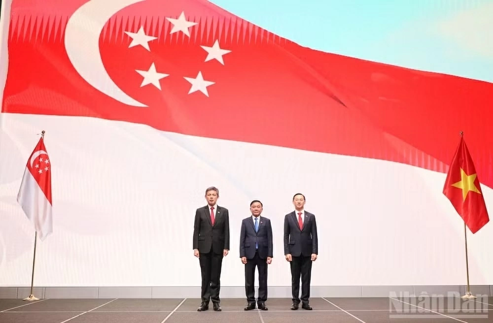 Standing Member of the Secretariat Tran Cam Tu attends ceremony marking Vietnam’s 81st National Day in Singapore Standing Member of the Secretariat Tran Cam Tu attends ceremony marking Vietnam’s 81st National Day in Singapore