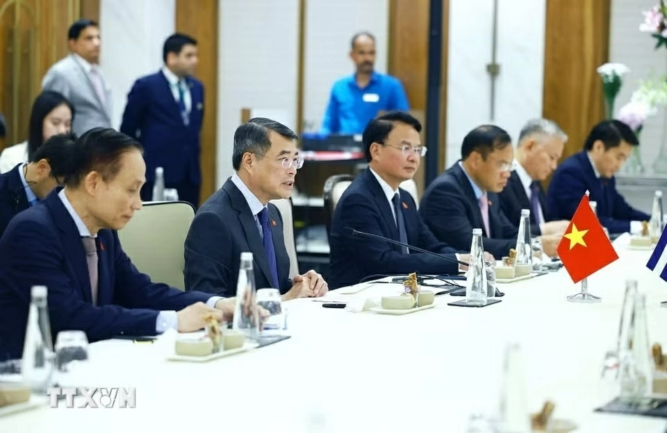 Prime Minister Le Minh Hung meets with Cuban Foreign Minister Bruno Rodríguez Parrilla