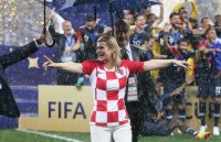 Tổng thống Croatia - ngôi sao thực sự của World Cup 2018