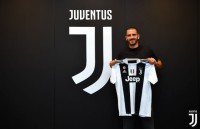 Juventus chính thức đưa trở lại Bonucci và chia tay Higuain