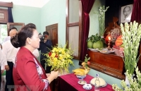 Chủ tịch Quốc hội dâng hương, tưởng niệm Chủ tịch Hồ Chí Minh ở Nhà 67