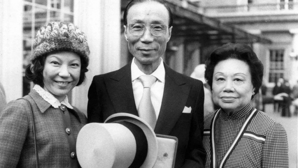 Chuyện tình 'người thứ ba' của tỷ phú Hong Kong
