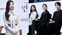 Suzy 'đọ sắc' cùng Jung Eun Chae trong họp báo phim Anna