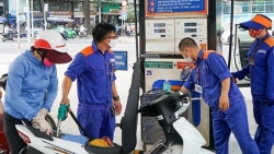 Giá xăng tiếp tục giảm nhẹ từ 15h ngày 26/9