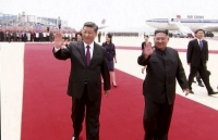Được 250.000 người dân Triều Tiên ra đón, Chủ tịch Tập Cận Bình cảm thấy như “người một nhà”