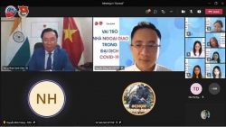 Đại sứ Phạm Sanh Châu chia sẻ 'vai trò nhà ngoại giao trong đại dịch Covid-19' với sinh viên ngoại giao