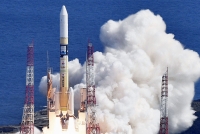 Thủ tướng Nhật Bản công bố ý tưởng mở rộng phạm vi quân sự ra ngoài vũ trụ