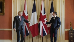 Sóng gió trong quan hệ Anh-Pháp và câu chuyện niềm tin
