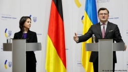 Đức ra tuyên bố mạnh mẽ với cả Nga và Ukraine, đổ thêm quân tới sườn Đông NATO