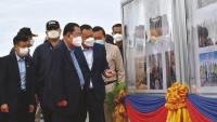 Thủ tướng Campuchia tuyên bố không cần quân đội nước ngoài, cảnh báo tin giả