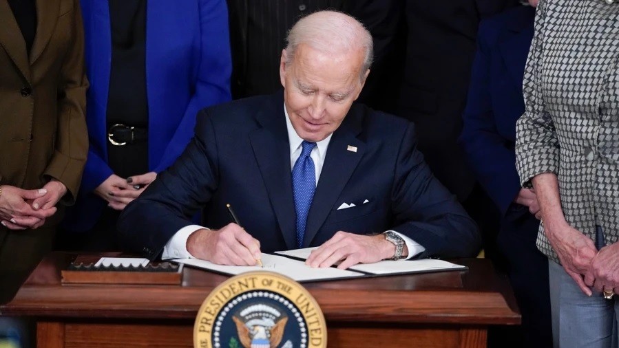 Tổng thống Biden dứt tay ký, Mỹ 'khai tử' quy chế tối huệ quốc với Nga
