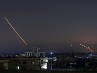 ​Syria, Israel "đối đáp" bằng tên lửa