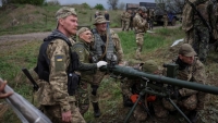Giữa chiến sự leo thang, Ukraine hành động bất ngờ, Nga thông báo đạt thỏa thuận ở Azovstal với Kiev