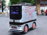 ​Trung Quốc triển khai dịch vụ giao hàng bằng robot