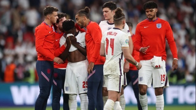 Chung kết EURO 2021: Ba cầu thủ của Tam Sư bị phân biệt chủng tộc, Thủ tướng Anh ra mặt đòi công bằng