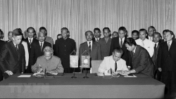 Quan hệ Lào-Việt Nam: 'Hạt gạo cắn đôi, cọng rau bẻ nửa'