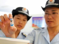 Ấn Độ cấm nhập khẩu vaccine của công ty Trung Quốc