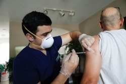 Covid-19: Mỹ đạt mục tiêu tiêm vaccine cho 70% dân số, tuyên bố sẵn sàng đối phó sự gia tăng số ca chưa từng có
