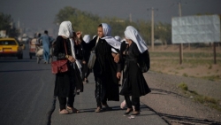 Afghanistan: Taliban cho phép trẻ em gái quay trở lại trường học... sớm nhất có thể