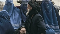 Tình hình Afghanistan: Phụ nữ không thể đi quá 72km nếu không có người thân là nam giới đi cùng