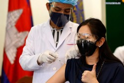 Campuchia: Phát hiện ca biến thể Omicron cộng đồng đầu tiên, chuẩn bị tiêm vaccine mũi thứ 4