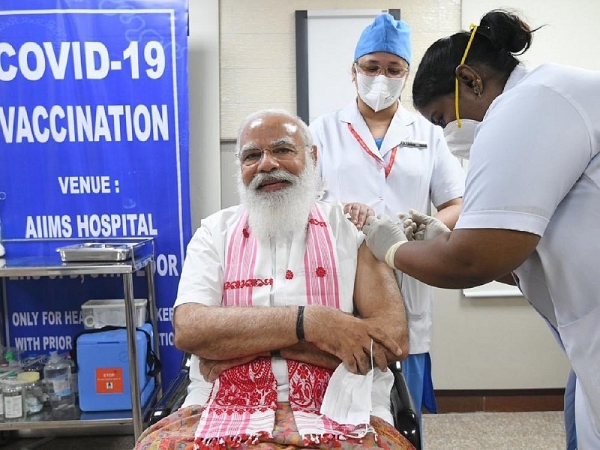 Vaccine Covid-19: Thủ tướng Ấn Độ tiêm liều đầu tiên, EC sắp 'chốt' hộ chiếu vaccine điện tử?