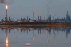 Tìm cách cô lập Nga, Mỹ xích lại với Venezuela