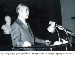 Chủ trương của Bộ trưởng Nguyễn Cơ Thạch về đào tạo đội ngũ cán bộ nghiên cứu