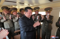 Chủ tịch Triều Tiên thị sát việc phóng thử vũ khí mới