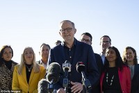 Trên đường đến Indonesia, Thủ tướng Australia 'nhắn nhủ' lãnh đạo nước này