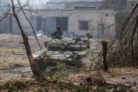 Tình hình Ukraine: Tên lửa Nga bắn trúng nhà máy khí đốt, Moscow điều lính dự bị đến Severodonetsk?