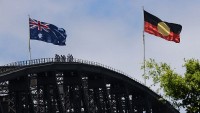 Australia: Treo cờ Thổ dân hay động thái hàn gắn quan hệ