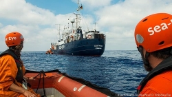Vấn đề người di cư: Giải cứu hơn 110 người trên Địa Trung Hải