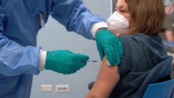 Covid-19: Thêm hai nước quyết định tiêm vaccine mũi thứ 3