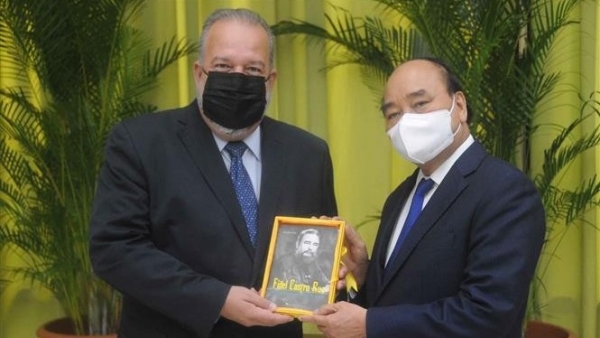 Chủ tịch nước Nguyễn Xuân Phúc hội kiến Thủ tướng Cuba Manuel Marrero Cruz